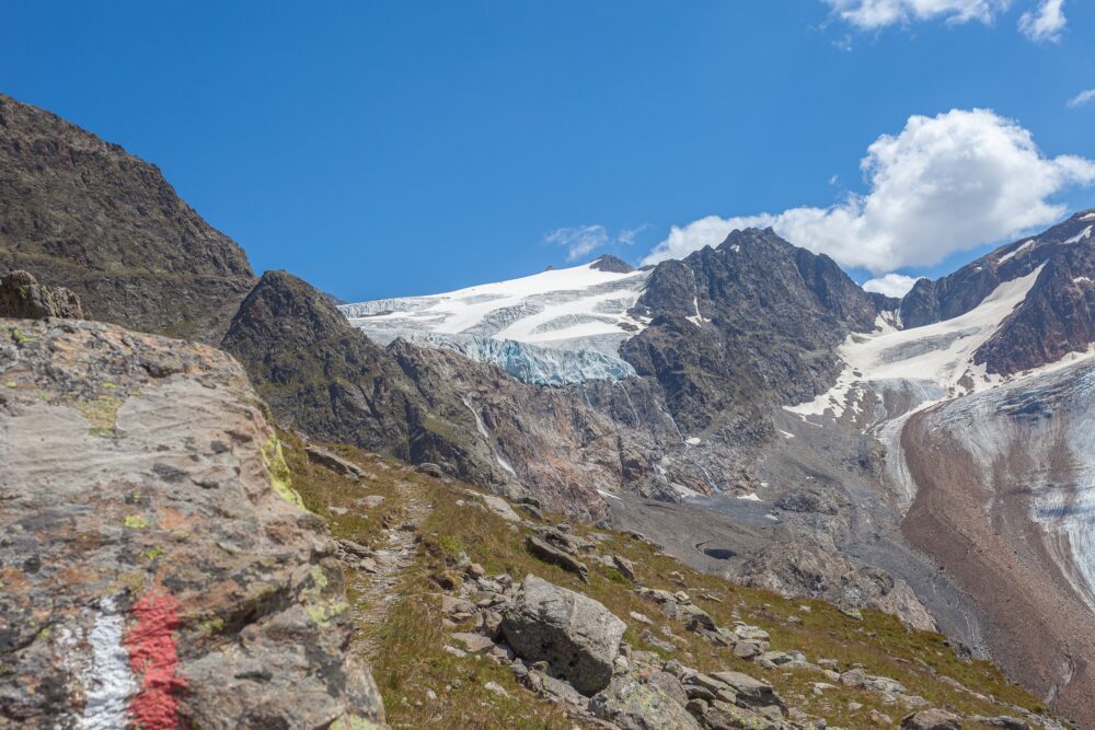 Hochalpine Landschaft mit Gletschern